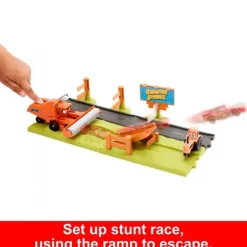 Cars Frank Escape & Stunt Race Playset