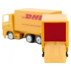 DHL lastbil med trailer