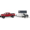 Dodge RAM 2500 med hestetrailer og hest