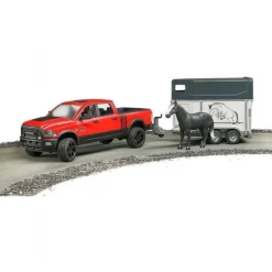 Dodge RAM 2500 med hestetrailer og hest