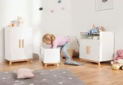 Dukke klædeskab Marit