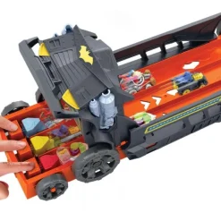 Hot Wheels RacerVerse Batman Trackset