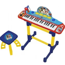 Keyboard med mikrofon og skammel