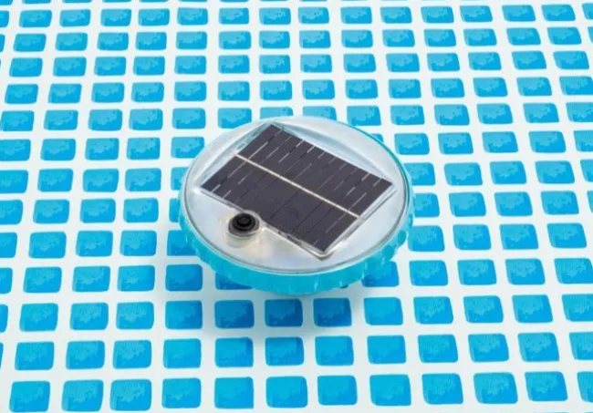 LED lampe, flydende med solcelle