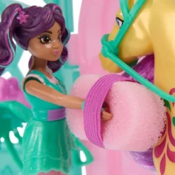 Unicorn Academy Ava + Leaf Stall Playset